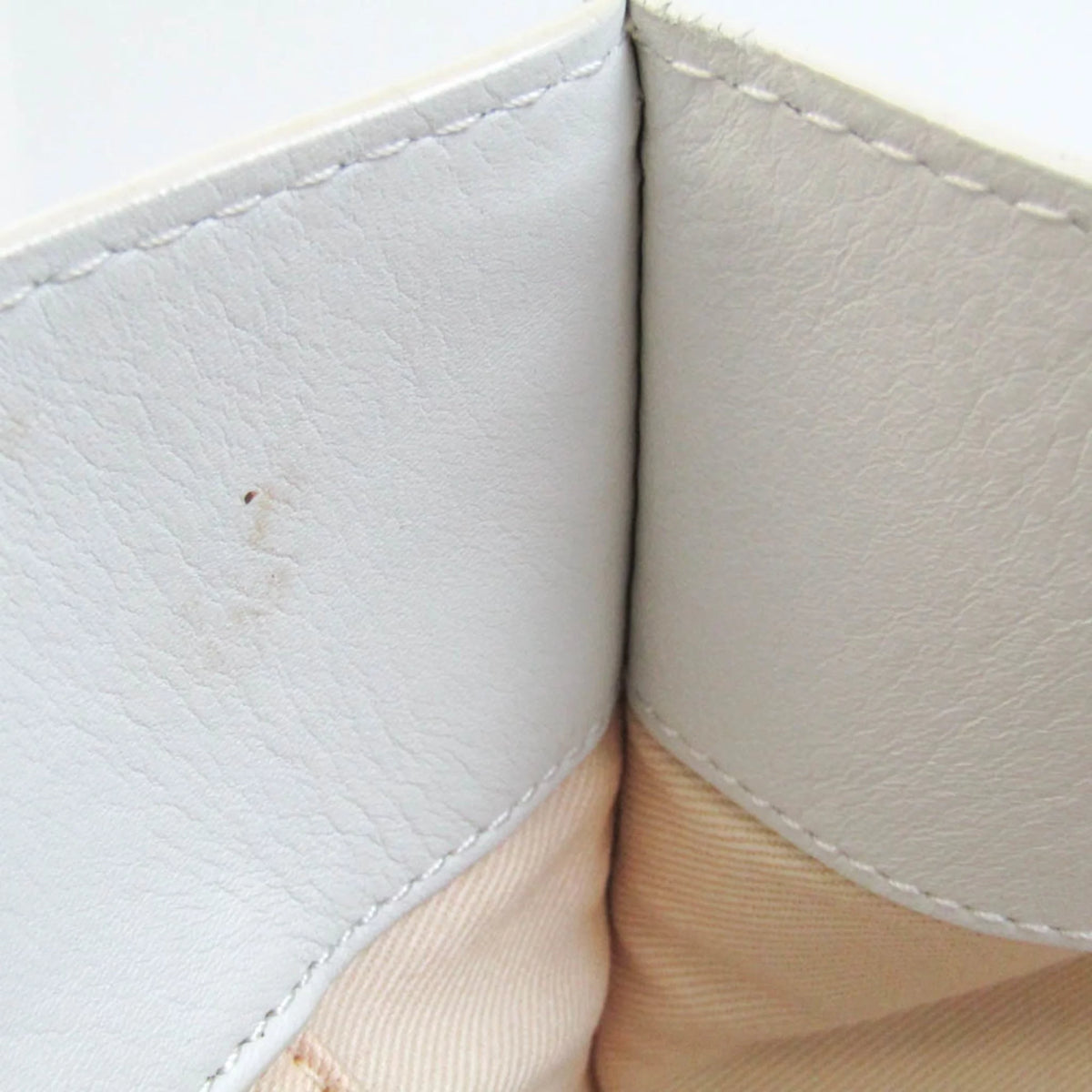Pre-Owned White Leather Shoulder Bag N2876