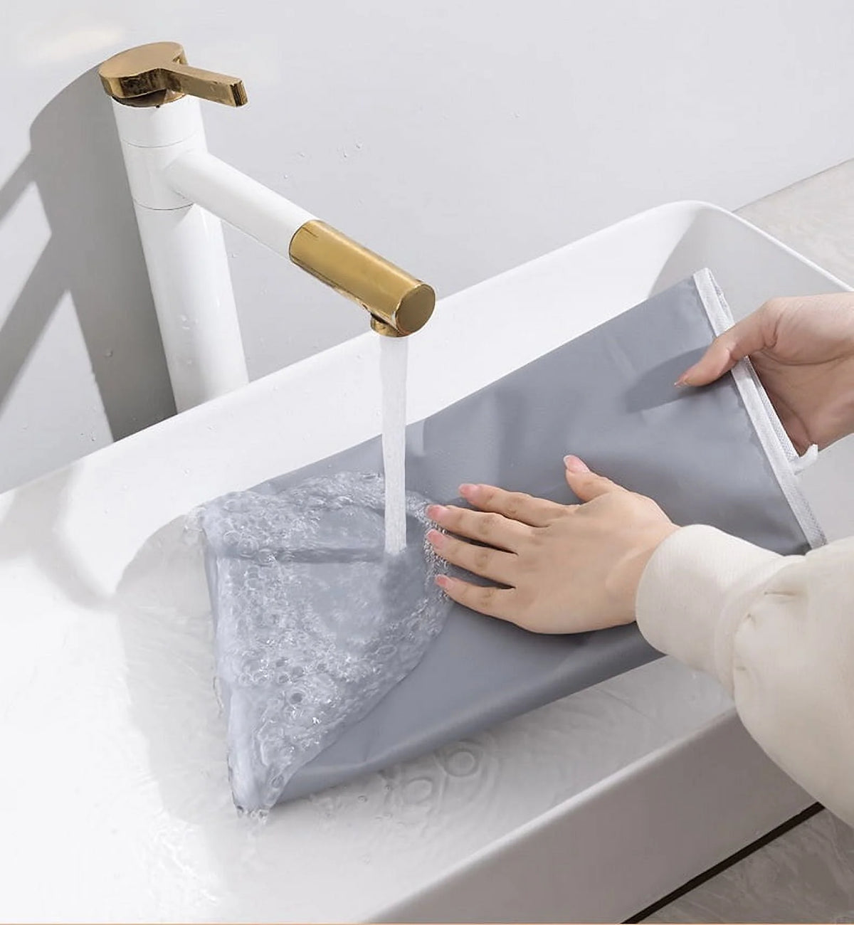 Garment Bags 5 Pack 40 X 24 Hanging Clothes Covers with Zipper Y874140