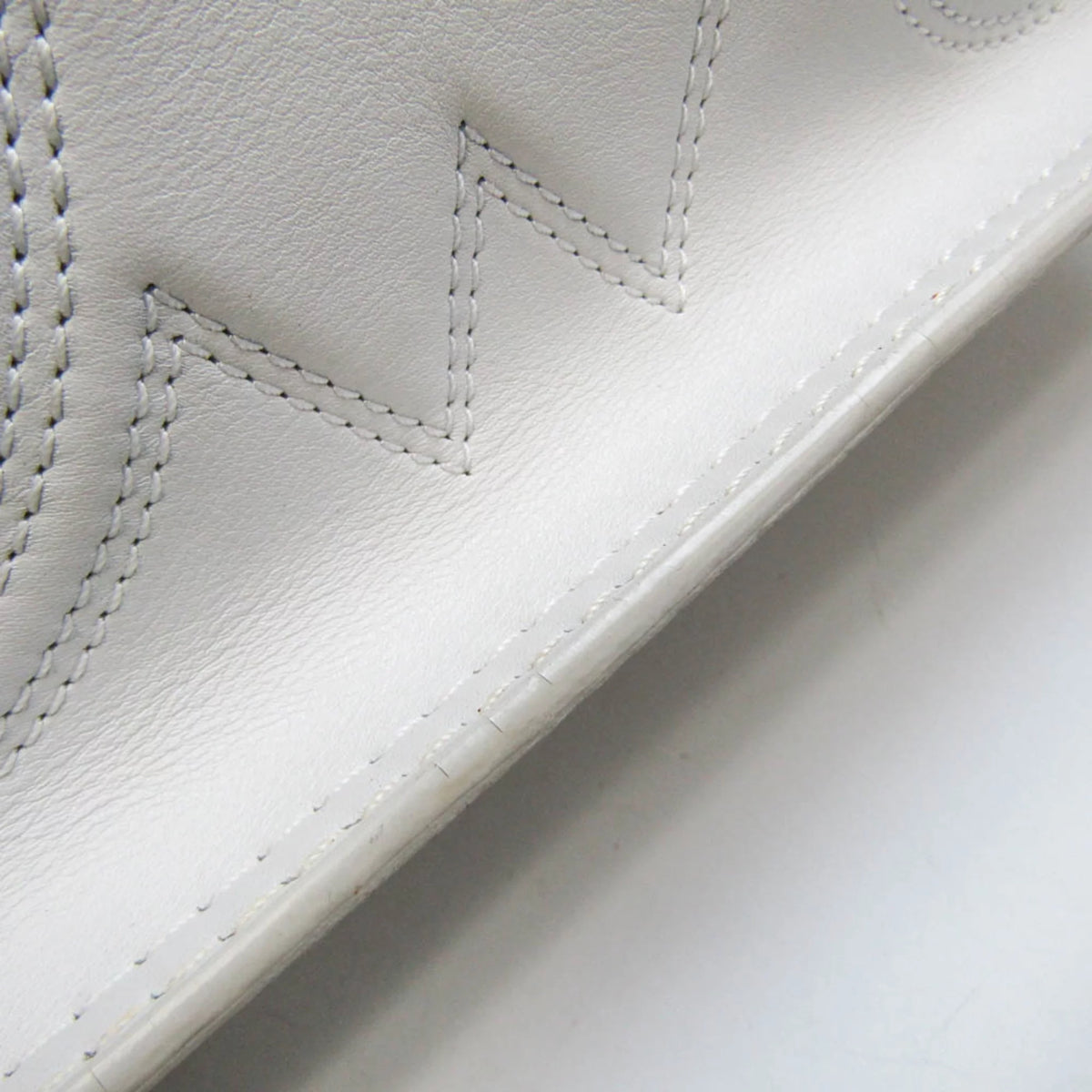 Pre-Owned White Leather Shoulder Bag N2876
