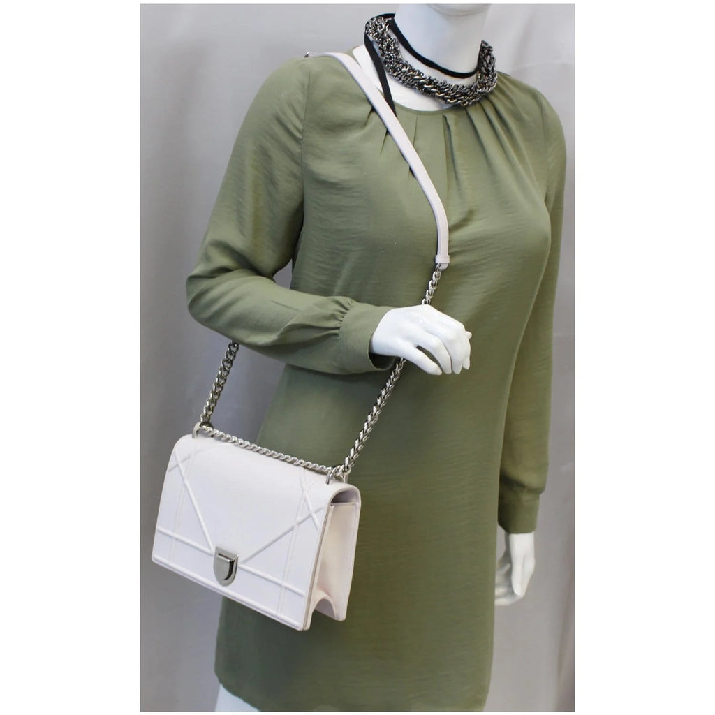 Pre-owned White Leather Medium Shoulder Bag E474612