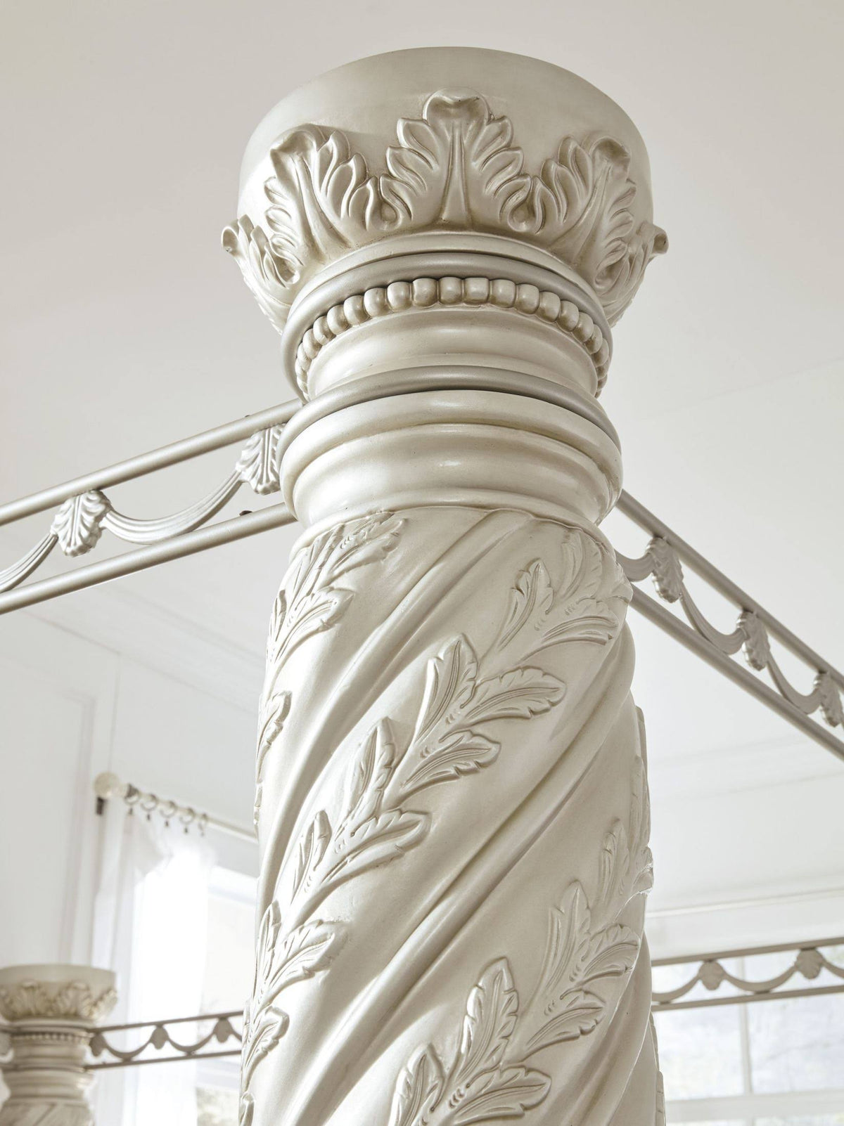 King Canopy Bed D262