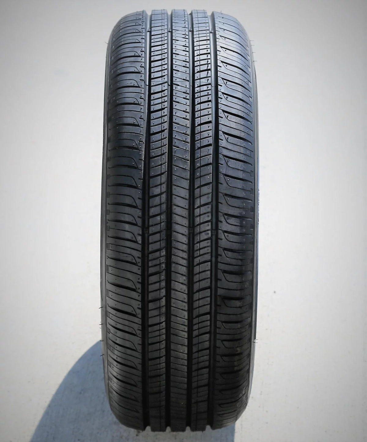 All Season 215/55R16 93H Passenger Tire Y6612