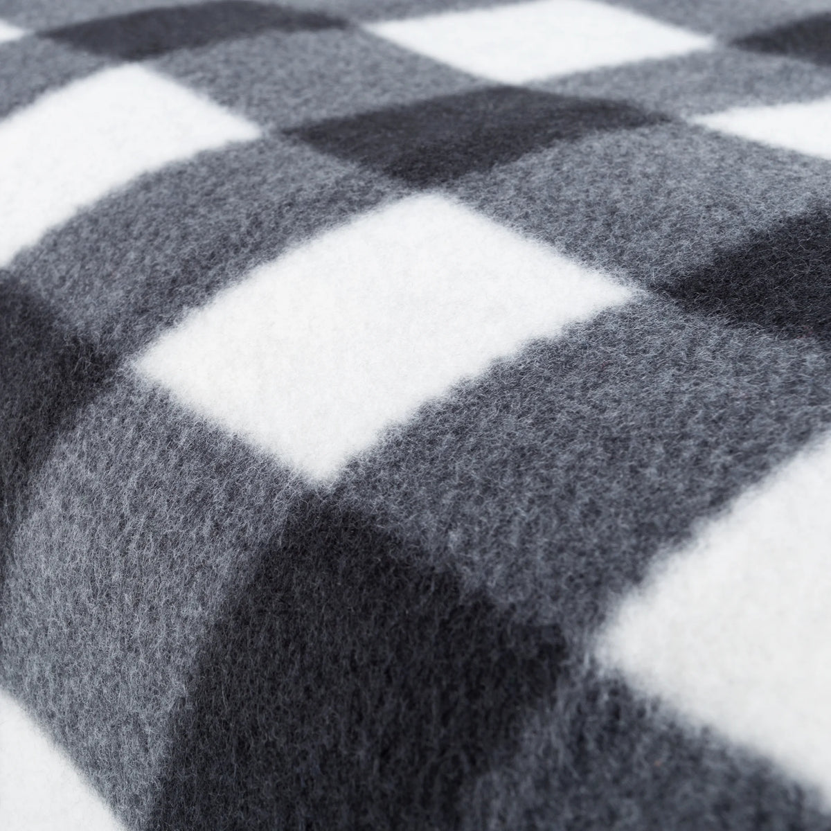 Black and White Heated 12V Polar Fleece Travel Throw Y907940
