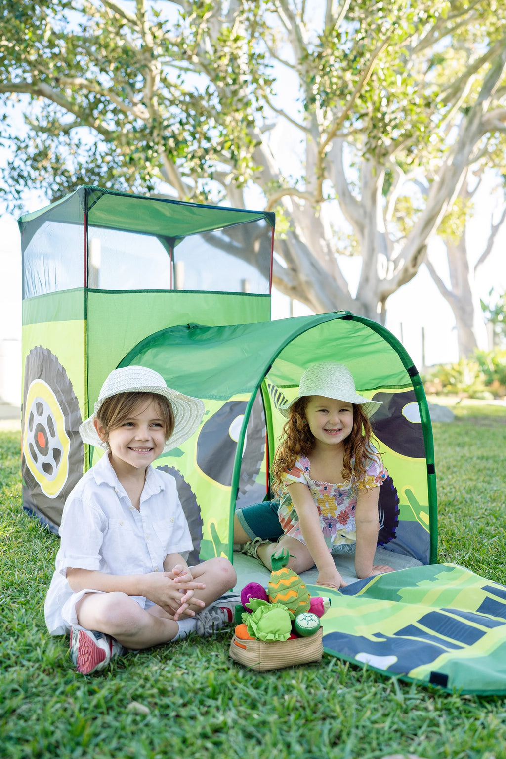 Tractor Play House Kids Indoor Outdoor Play Tent Z3532